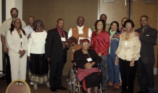 picture of Andrews family accepting award