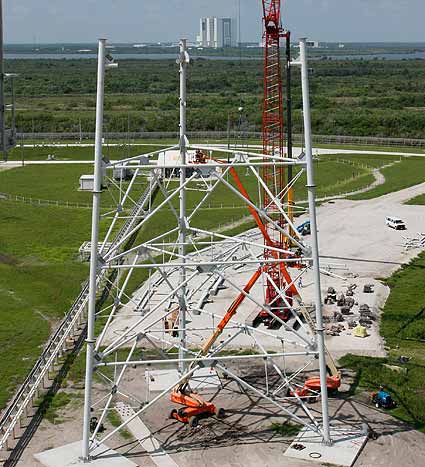 Lightning tower construction at pad 39B