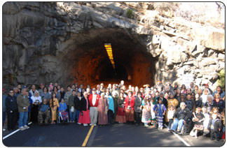 Secretary Kempthorne  joins the hundreds of well-wishers who attended the dedication ceremony for 
the refurbished Tunnel View Overlook at Yosemeti National Park, above.  The original dedication ceremony of the 
historic Overlookwas held in 1933 is shown below. 