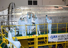 KSC-08PD-0050: STS-124 crew looks over Kibo