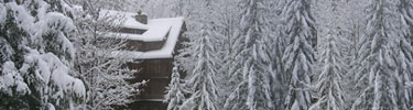 Oregon Caves lodge after snow storm.