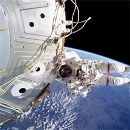 STS101-724-074 -- Jeffrey Williams performs a spacewalk during the STS-101 mission