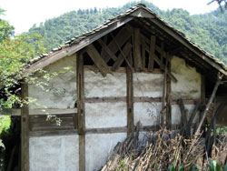 Timber lace construction, Bailu, Wenchuan 2008 [photo: V Cedillos, GeoHazards Intl]
