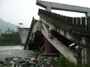 Collapsed spans of reinforced concrete arch bridge, Xiao Yu Dong [photo: Build Change]