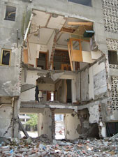 Damaged multistory building, Dujiangyan, Wenchuan [photo: V Cedillos, GeoHazards Intl]