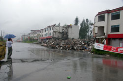 Collapse of bldgs straddling fault running through town of Xiaoyudong, Wenchuan 2008 [photo: M Lew]