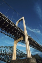 photo of span of tall bridge
