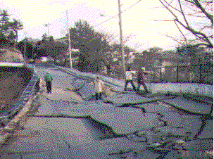 Reservoir levee collapsed by liquefaction