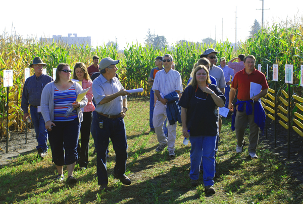 Visitors at the 2008 GEM Field Day.