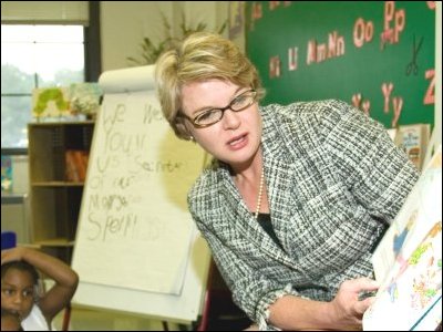 Secretary Spellings reads to students at Capitol View Elementary School in Atlanta, Georgia.  She later joined a roundtable discussion with educators and gave a speech kicking off the back-to-school season by highlighting a summer of great gains for the nation's schoolchildren.