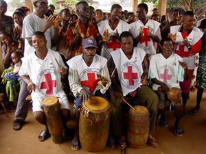 Picture: Togolese Red Cross volunteers playing drums drum home a message about the importance of vaccination.