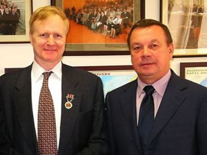 Patrick Murphy (wearing his medal of honor) stands with Yuriy Sidorenko, Chairman of the Russian Council of Judges.