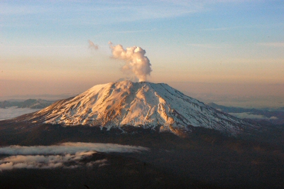 [ USGS Photo ] Aerial view Mount St. Helens 
  -- looking north -- from April 26, 2005.