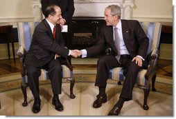 President George W. Bush welcomes Kurdistan Regional Government President Massoud Barzani to the Oval Office, Wednesday, Oct. 29, 2008, at the White House. White House photo by Eric Draper