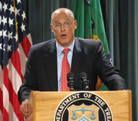 Photo: Secretary Paulson announces proposal for a comprehensive approach to address market instability in a press conference on September 19, 2008.