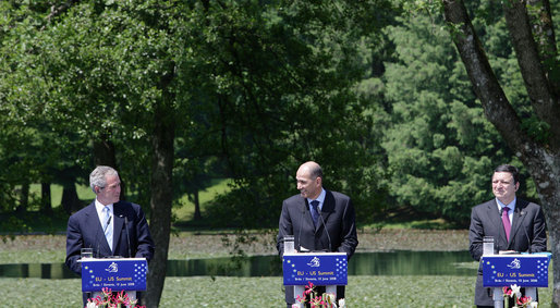 President George W. Bush attends a news conference with President of the European Commission, Jose Manuel Barroso, center, and Janez Jansa, Prime Minister of Slovenia, right, Tuesday, June 10, 2008, during the United States - European Union Meeting at Brdo Castle in Kranj, Slovenia. White House photo by Chris Greenberg