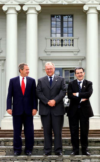 President George W. Bush poses with Swedish Prime Minister Goran Person and European Union Commission President Romano Prodi at Gunnebo Slot near Goteborg, Sweden on Wednesday June 14, 2001. WHITE HOUSE PHOTO BY PAUL MORSE