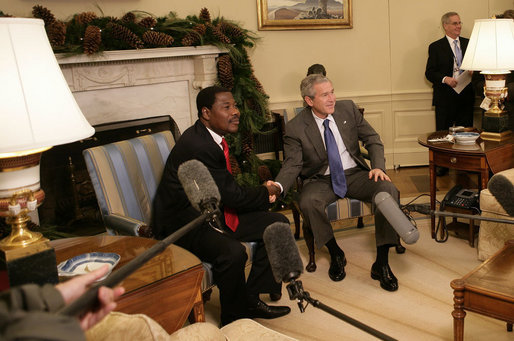 President George W. Bush welcomes President Boni Yayi of Benin to the White House Thursday, Dec. 14, 2006. Among other issues, the two leaders talked about joint efforts to combat HIV/AIDS and malaria in Benin. White House photo by Eric Draper