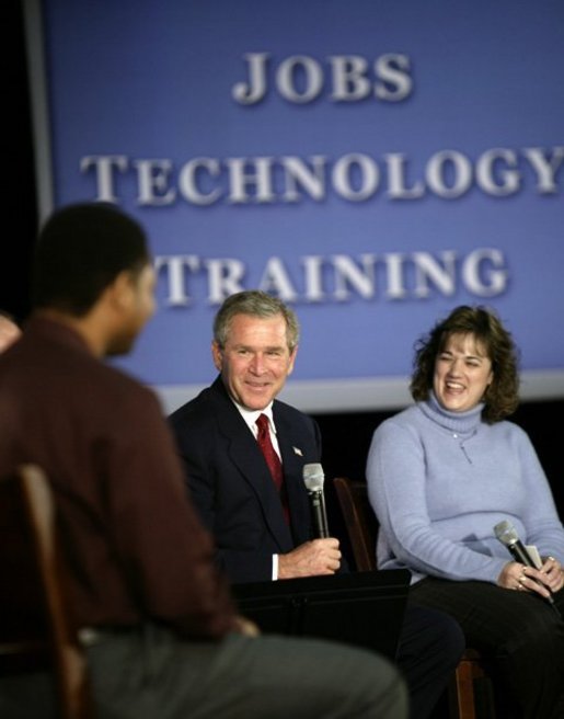 President George W. Bush chats with students about education and job training at Forsyth Technical Community College in Winston-Salem, N.C., Friday, Nov. 7, 2003 White House photo by Paul Morse