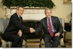 President George W. Bush welcomes Prime Minister Lee Hsien Loong of Singapore to the Oval Office Friday, May 4, 2007. Said the President after their meeting, "There is no better person to talk about the Far East with than Prime Minister Lee. He's got a very clear vision about the issues, the complications, and the opportunities."  White House photo by Eric Draper