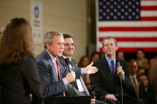 President George W. Bush participates in a conversation on Job Training and the Economy at New Hampshire Community Technical College in Nashua, N.H., Thursday, March 25, 2004. White House photo by Paul Morse