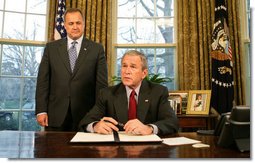 President George W. Bush, joined by Office of Management and Budget Director Jim Nussle, talks with reporters prior to signing an executive order Tuesday, Jan. 29, 2008 in the Oval Office, protecting American taxpayers from government spending on wasteful earmarks. White House photo by Eric Draper