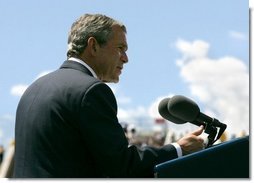 President George W. Bush delivers remarks at the United States Air Force Academy Graduation Ceremony in Colorado Springs, Colorado, June 2, 2004.  White House photo by Eric Draper