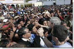 Hundreds of villagers greet President George W. Bush and Mrs. Laura Bush Monday, March 12, 2007, during their visit to Santa Cruz Balanya, Guatemala.  White House photo by Eric Draper