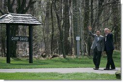 President George W. Bush and South Korean President Lee Myung-bak wave to the press after concluding a joint press availability Saturday, April 19, 2008, at the Presidential retreat at Camp David, Md. White House photo by Shealah Craighead