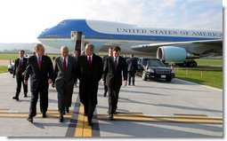 Arriving in Harrisburg, Pa., President George W. Bush walks with Pennsylvania Attorney General Mike Fisher, far left, Rep. George Gekas, center, and Governor Mark Schweiker Friday, Nov. 1.  White House photo by Paul Morse