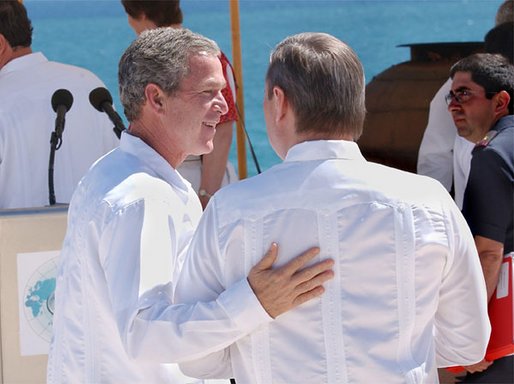 President George W. Bush walks with Russian Prime Minister Mikhail Mikhaylovich Kasyanov before the start of the Reading of the Leaders' Declaration at APEC in Los Cabos, Mexico, Sunday, Oct. 27. White House photo by Tina Hager.