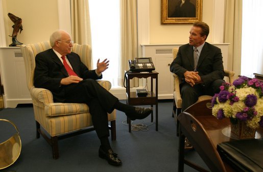 Vice President Dick Cheney meets with California Gov.-elect Arnold Schwarzenegger in the Vice President's West Wing office Oct. 30, 2003. This is the first meeting between Vice President Cheney and Mr. Schwarzenegger since the state's historical recall election Oct. 7, 2003. White House photo by David Bohrer