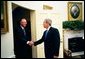 President George W. Bush welcomes Prime Minister Goh Chok Tong of Singapore to the Oval Office Wednesday, May 5, 2004. White House photo by Eric Draper