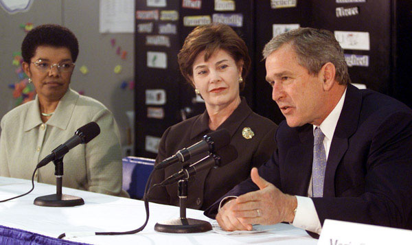 Education1:President George W. Bush talks to an education roundtable with Laura Bush and Rosa Smith, Superintendent of the Columbus School district at Sullivant Elementary School in Columbus, Ohio on February 20, 2001. WHITE HOUSE PHOTO BY PAUL MORSE.