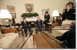 President George W. Bush and President Roh Moo-hyun of South Korea meet with the press in the Oval Office Thursday, Sept. 14, 2006.  White House photo by Eric Draper