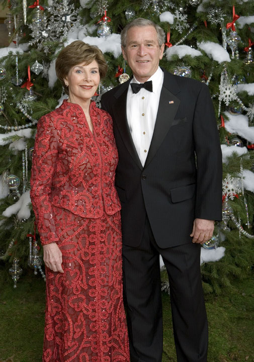 President George W. Bush and Mrs. Laura Bush pose for a holiday portrait in front the White House Christmas Tree Sunday, Dec. 3, 2006. White House photo by Eric Draper