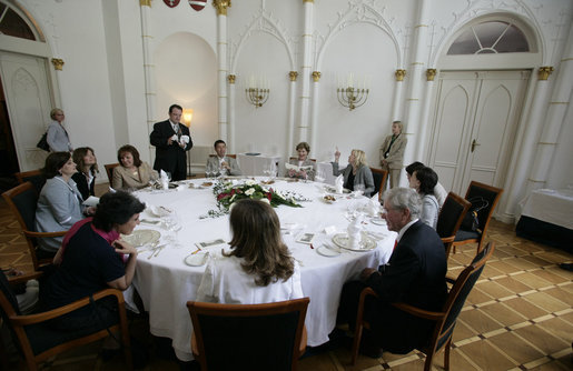 Mrs. Laura Bush joins other spouses of G8 leaders Thursday, June 7, 2007, for lunch in the Knights' Hall at Burg Schlitz in Hohen Demzin, Germany. White House photo by Shealah Craighead