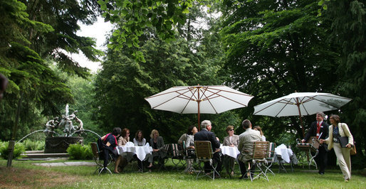 Partners of G8 leaders enjoy coffee Thursday, June 7, 2007, in the Castle Garden at Burg Schlitz in Hohen Demzin, Germany. White House photo by Shealah Craighead