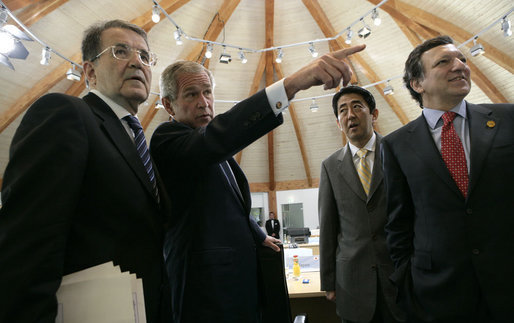 President George W. Bush is joined by Prime Minister Romano Prodi, left, of Italy, Prime Minister Shinzo Abe of Japan and Jose Manuel Barroso, President of the European Commission, during a meeting with Junior 8 Student Leaders Thursday, June 7, 2007, in Heiligendamm, Germany. White House photo by Eric Draper