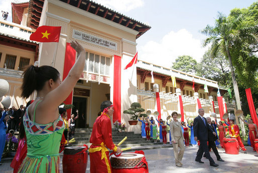 President George W. Bush and Mrs. Laura Bush are greeted upon their visit Monday, Nov. 20, 2006, to the the Ho Chi Minh City History Museum. White House photo by Shealah Craighead