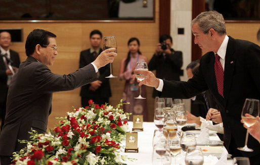 President George W. Bush exchanges toasts with Viet President Nguyen Minh Triet during a State Banquet Friday, Nov. 17, 2006, at the International Convention Center in Hanoi. President Bush told his host, "Vietnam is a country that's taking its rightful place as a strong and vibrant nation," adding he hoped its people know they have the friendship of the American people. White House photo by Paul Morse