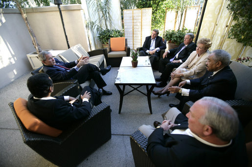 President George W. Bush participates in a meeting with, from right, City of Los Angeles Mayor Antonio Villaraigosa, City of Anaheim Mayor Curt Pringle, Los Angeles County Board of Supervisors Dan Knabe, City of Long Beach Mayor Beverly O’Neil, City of Inglewood Mayor Roosevelt Dorn and City of San Diego Mayor Jerry Sanders, prior to dinner in Rancho Mirage, California, Sunday, April 23, 2006. White House photo by Eric Draper