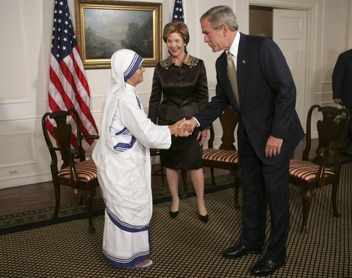 President George W. Bush and Mrs. Bush greet Sister Nirmala, Superior General of the Missionaries of Charity, in New York City Tuesday, Sept. 21, 2004. The mission was founded in 1950 by Mother Teresa in Calcutta, India. Sister Nirmala is Mother Teresa's successor. White House photo by Eric Draper.
