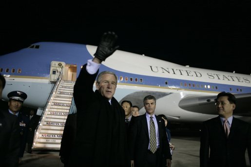 President George W. Bush waves to well-wishers Wednesday, Nov. 16, 2005, after arriving in Busan, South Korea, where he will attend the APEC conference later in the week. White House photo by Eric Draper