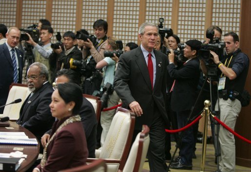 President George W. Bush arrives for the second APEC retreat Saturday, Nov. 19, 2005, at the Nurimaru APEC House in Busan. White House photo by Paul Morse