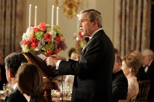 President George W. Bush addresses America's governors during a state dinner for the National Governors Association at the White House Sunday, Feb. 27, 2005. White House photo by Paul Morse