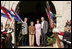 El Presidente George W. Bush y la señora Laura Bush posan el sábado, 10 de marzo de 2007, con el Presidente Tabaré Vázquez de Uruguay y su esposa, la señora María Auxiliadora Delgado de Vázquez en la Estancia Anchorena. El Presidente y la señora Bush pasarán la noche cerca, en Montevideo, antes de continuar viaje a Colombia para la tercera escala de su gira a cinco países de América Latina. Foto de Paul Morse de la Casa Blanca 