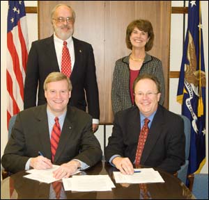 (First Row [L-R]) Edwin G. Foulke, Jr., Assistant Secretary, USDOL-OSHA and Steve Muncy, President, AFSA. (Second Row [L-R]) Jeff Livaudais, Manager Member and Chapter Relations, AFSA and Janet Knowles, Vice President of Marketing & Communications at the national Alliance agreement signing on September 24, 2008.