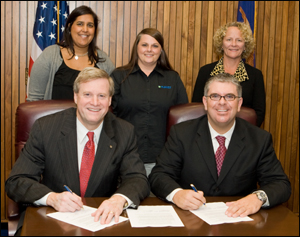(Front row, L to R) Edwin G. Foulke, Jr., Assistant Secretary, USDOL-OSHA; Jason K. Cupp, CLP, President, PLANET. (Back row, L to R) Sabeena Hickman, CAE, CMP, Chief Operating Officer, PLANET; Cheryl Claborn, Market Development Manager, PLANET; and Laurie Erdman, Safety Manager, The Bruce Company of Wisconsin, Inc.; at the national Alliance signing on October 2, 2008.