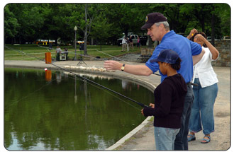 06-05-2006. Secretary Kempthorne joined more than 300 elementary school students to kick off National Fishing and Boating Week by fishing for bass, yellow perch and bluegill in the pond at Constitution Gardens on the National Mall. 